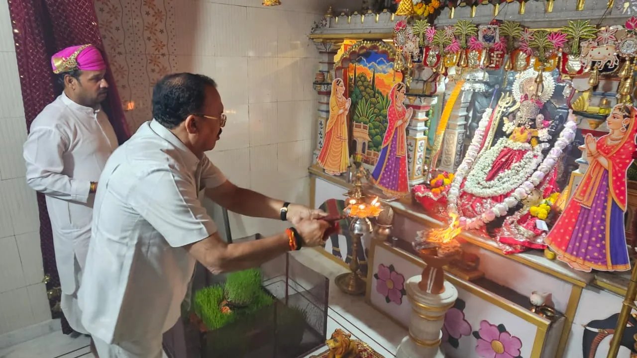 देश में सुख-शांति और अमन-चेन के लिए प्रो. देवनानी ने कालकामाता मंदिर में की पूजा-अर्चना