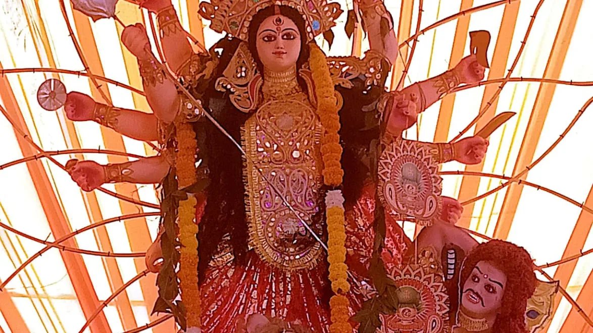 हिरण मगरी सेक्टर-4 में धूमधाम से मना महासप्तमी उत्सव, सांस्कृतिक संध्या में बच्चों ने दी रंगारंग प्रस्तुतियां