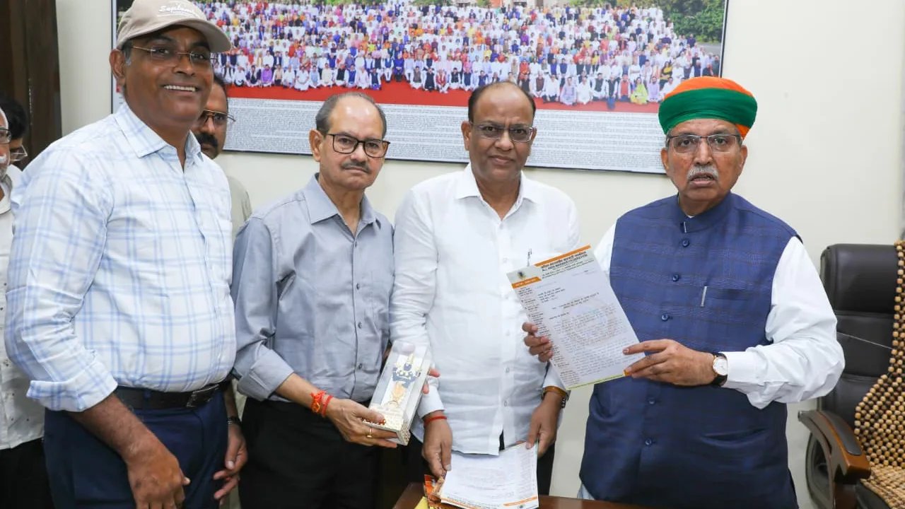राजस्थानी भाषा को संविधान की आठवीं अनुसूची में सम्मिलित करने हेतु केंद्रीय विधि मंत्री से भेंट