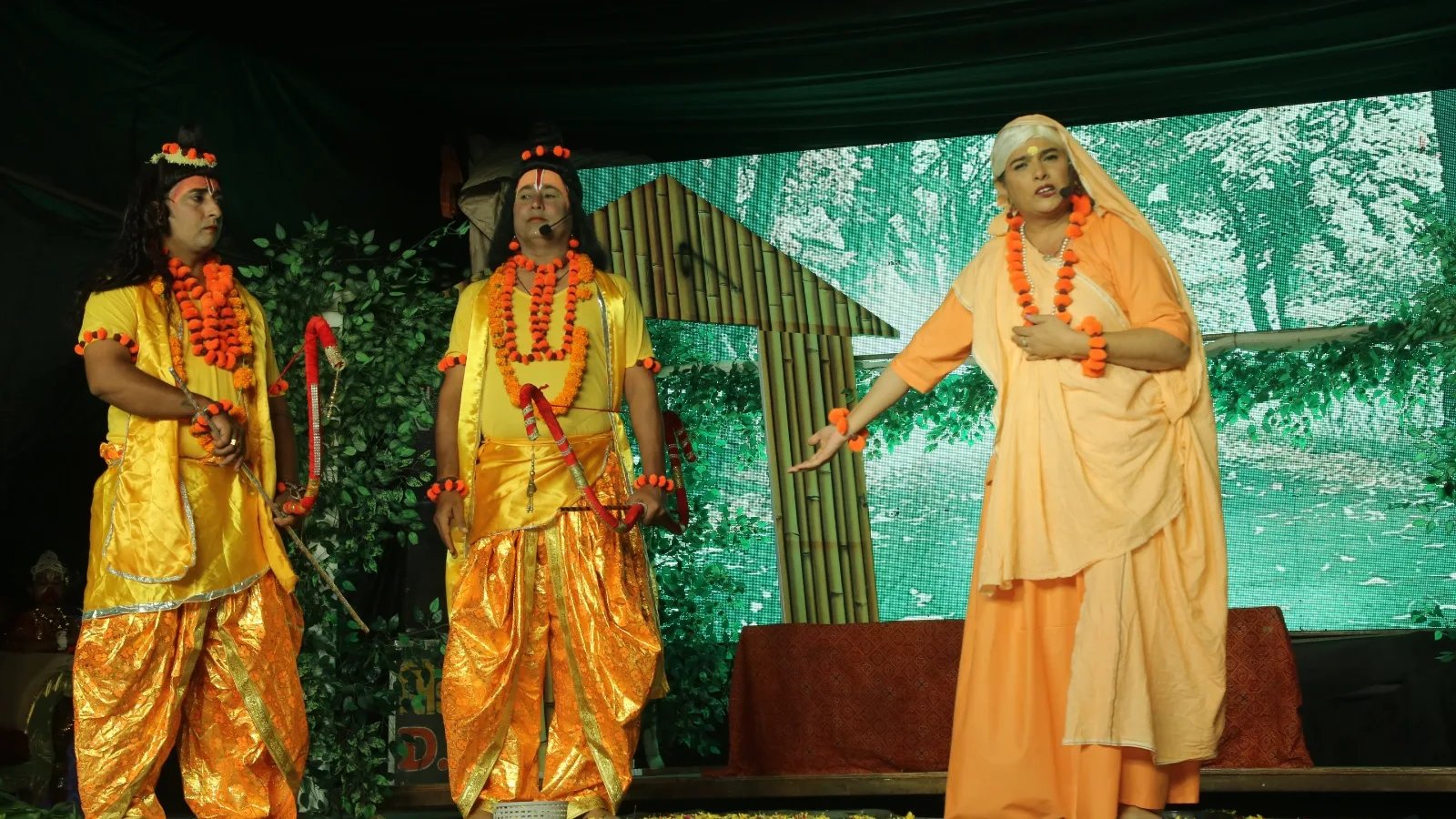 हाईटेक रामलीला मे सीता हरण और हनुमान का लंका प्रवेश