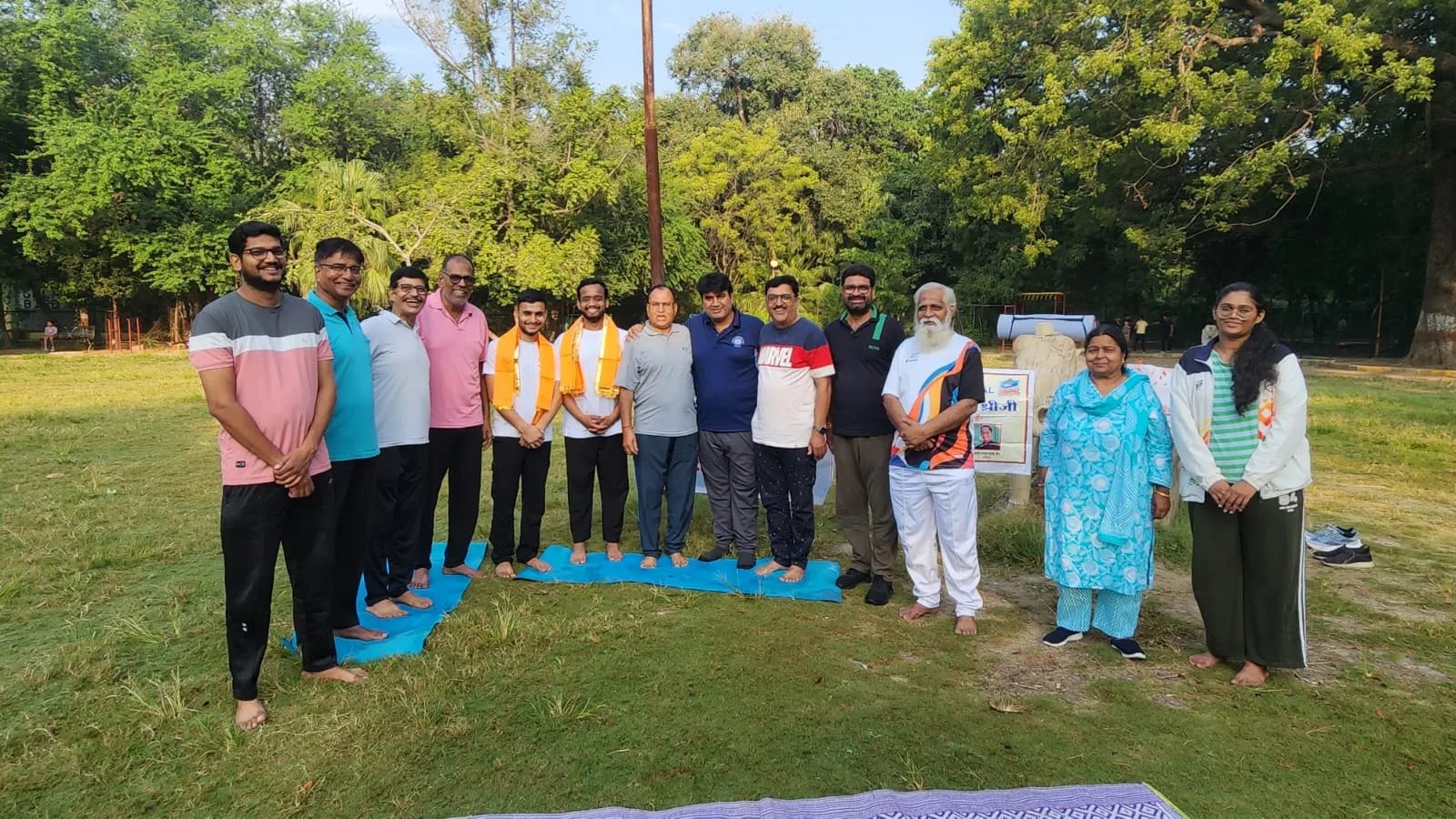 लायंस क्लब अशोका सहित अन्य क्लबों के तत्वावधान में गुलाब बाग में योग शिविर आयोजित