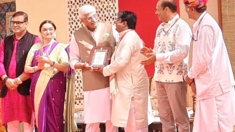 राजस्थान के लोकनृत्य कलाकार अकरम खान बेरूपिया और लोक संगीत कलाकार मंजूर खां मांगणियार को मिला उस्ताद बिस्मिल्लाह खाँ युवा पुरस्कार