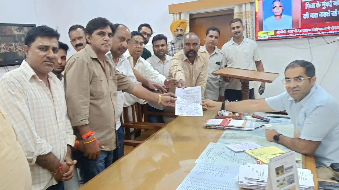 शहर की सफाई व्यवस्था सुचारू रखने के लिए सफाई निरीक्षकों एवं सफाई कर्मचारियों को चुनाव ड्यूटी से मुक्त करने की मांग