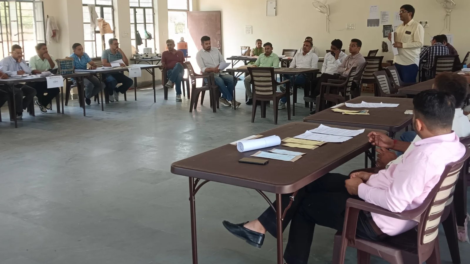 डाक मतपत्र प्रकोष्ठ के कार्मिकों को दिया प्रशिक्षण