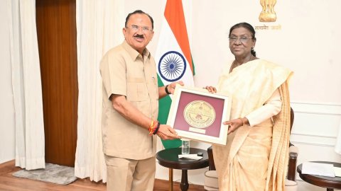राजस्थान विधान सभा अध्यक्ष वासुदेव देवनानी की राष्ट्रपति द्रोपदी मुर्मु से भेंट