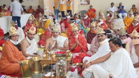 सूरजपोल दादावाड़ी में भक्तिभाव से संपन्न हुआ 54 जोड़ों का दादा गुरुदेव महापूजन