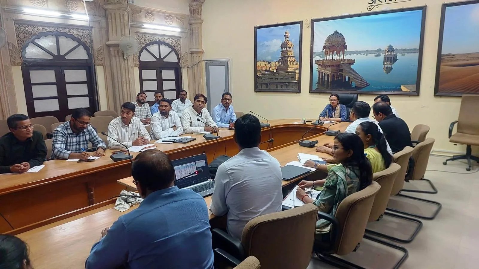 जिला कलक्टर ने ली जिला स्वास्थ्य समिति की बैठक