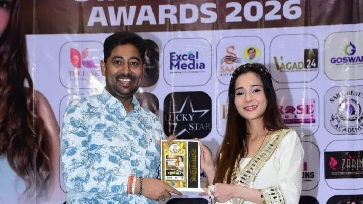 Bollywood Glamour Shines at Star Eminence Awards 2026; Sara Khan Honours Dr. Krishna Chouhan