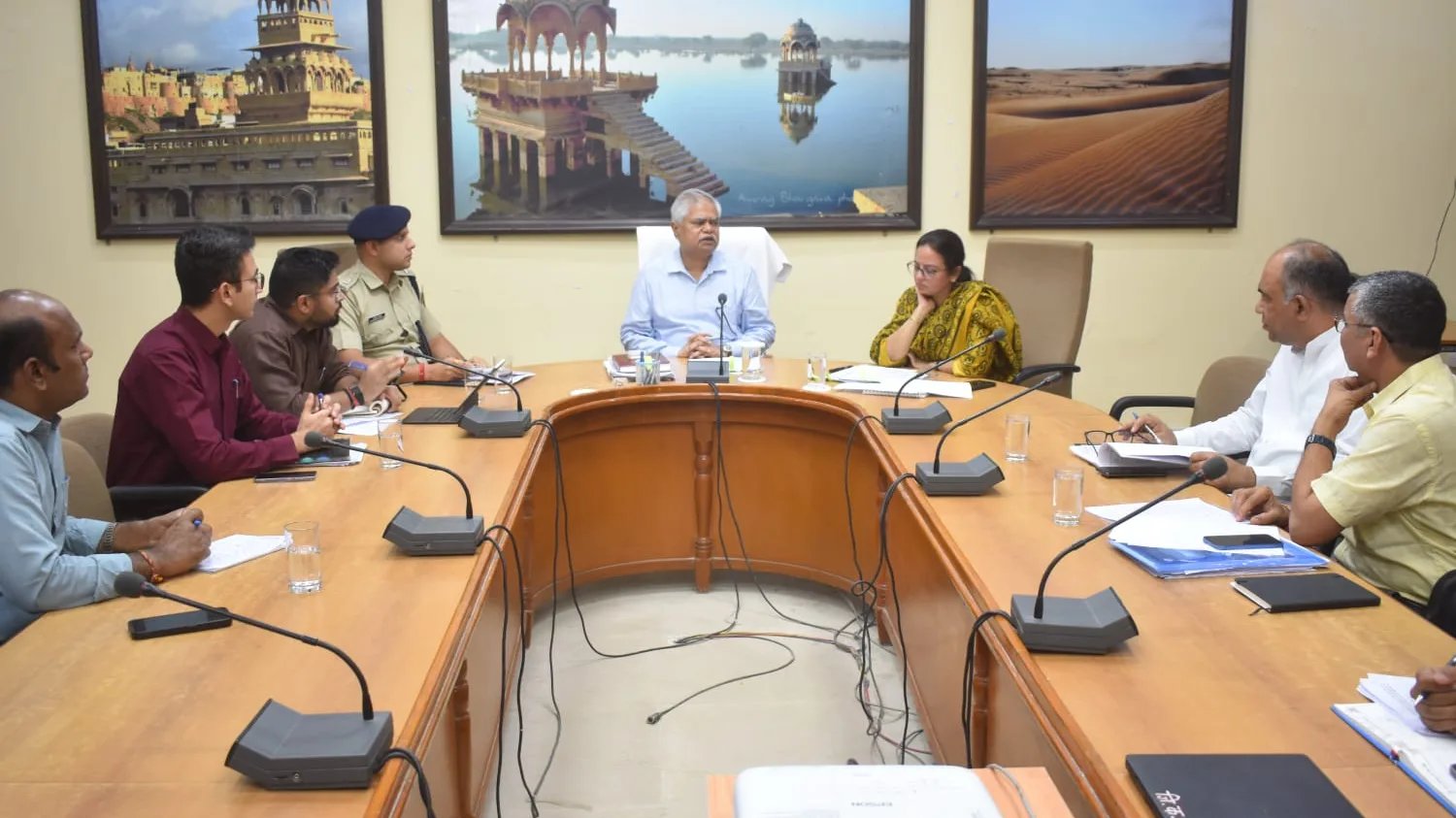 चतुर्थ चरण के निर्वाचन की तैयारियों की समीक्षा कर अधिकारियों को दिए आवश्यक दिशा-निर्देश