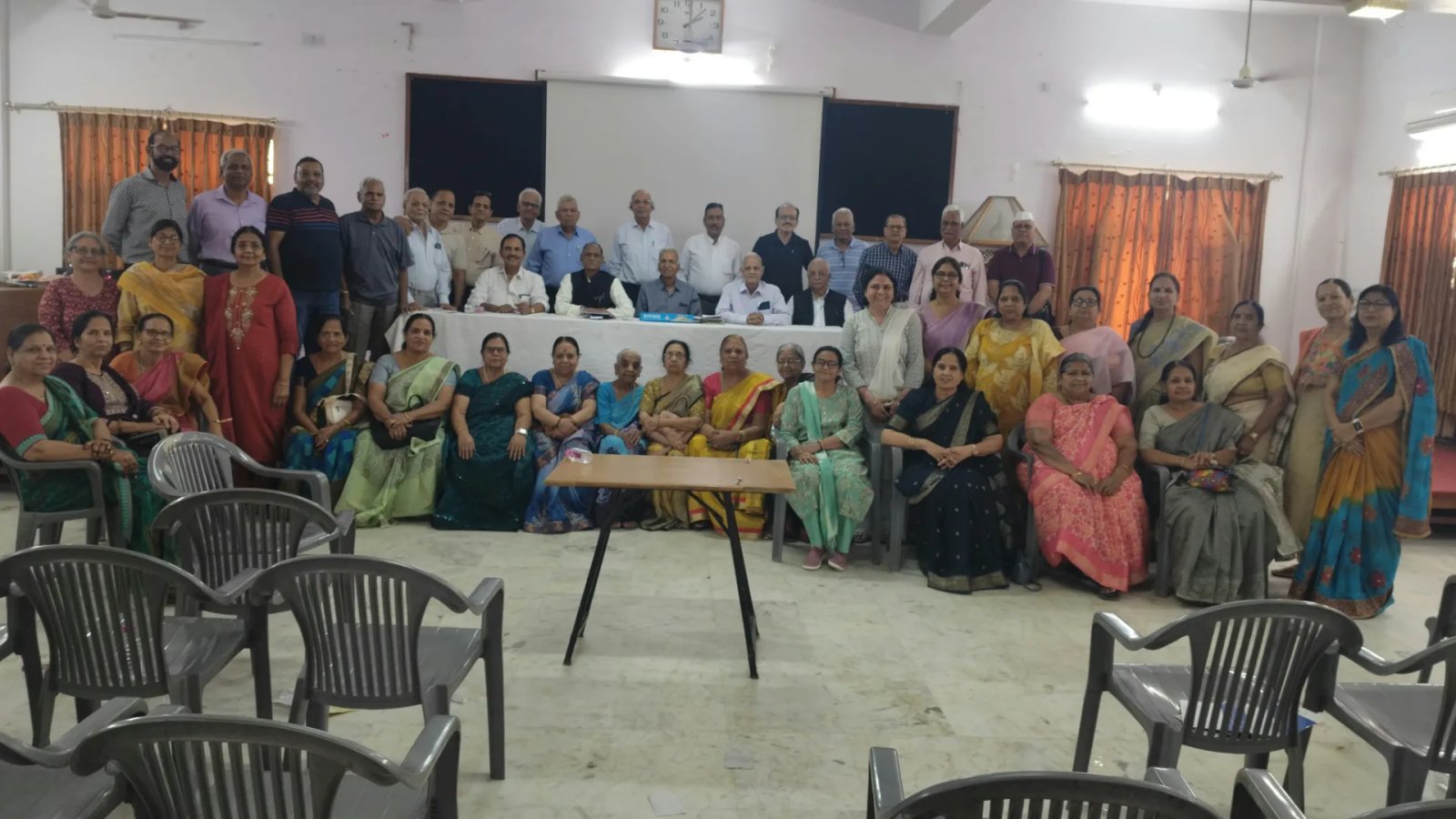 60 बसंत वरिष्ठ नागरिक परिषद की मासिक बैठक उत्साहपूर्वक संपन्न