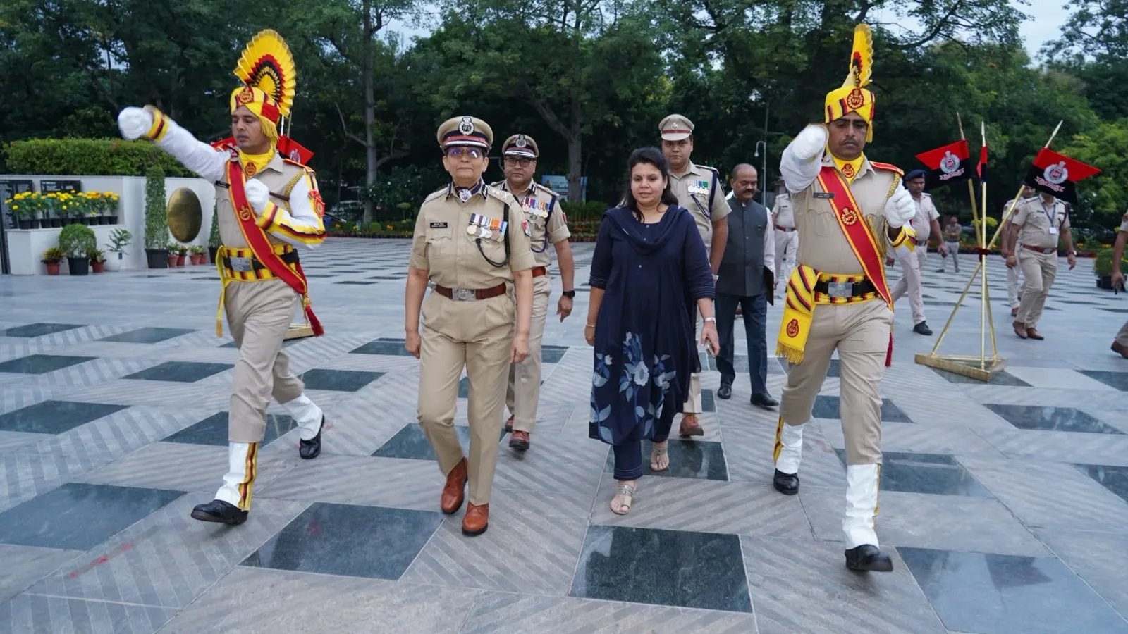 रेलवे सुरक्षा बल ने राष्ट्रीय पुलिस स्मारक पर भव्य समारोह आयोजित कर शहीदों को नमन किया